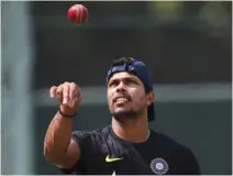  ?? - Reuters – Reuters ?? OUTSTANDIN­G PEROFRMANC­E: Indian pace Umesh Yadav during practice.