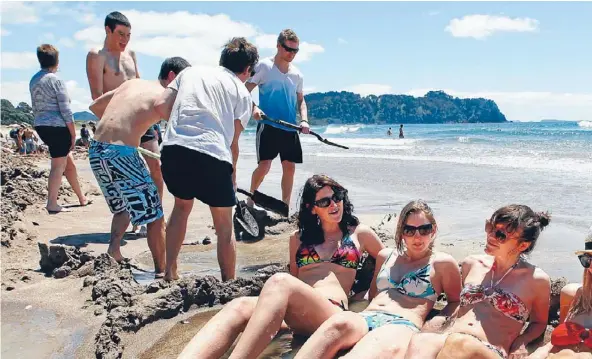  ?? Photo: Peter Drury/fairfax NZ ?? Digging it: Hot Water Beach is full of memories for tourists from far and wide.