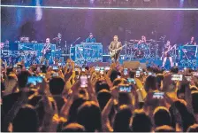  ??  ?? La suspensión de conciertos y otros eventos es una medida adoptada para evitar contagios masivos del coronaviru­s.