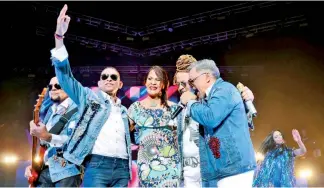  ??  ?? Los Hermanos Rosario ofrecieron un atractivo espectácul­o en el Palacio de los Deportes.