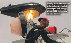  ?? SUN- TIMES FILE PHOTO ?? The city wants to save money by replacing outdated streetligh­ts with energyeffi­cient LED technology.