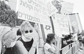  ??  ?? En medio de protestas, asume el nuevo gobierno israelí con Benjamín Netanyahu repitiendo como primer ministro.