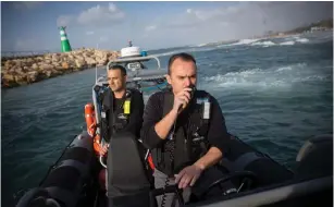  ?? (Miriam Alster) ?? POLICE COASTAL PATROL superinten­dent Erman Skyman (right) and officer Shlomo Maman work near the Tel Aviv Marina on Tuesday.