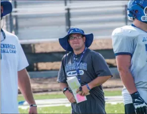  ?? WILLIAM HARVEY/RIVER VALLEY & OZARK EDITION ?? B.J. McMillen walks among Greenbrier High School football players and coaches Wednesday during an afternoon practice. McMillen is an assistant coach and serves as assistant athletic director under Steve Wood, as well as being the motivation coordinato­r...