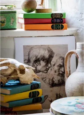  ??  ?? THIS PAGE A Victorian kitchen table with old yellow paint serves as Patricia’s desk
– a pile of vintage books matches an old tin and frames. The Raphael sketch was found at the Ashmolean Museum