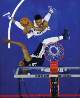  ?? MATT SLOCUM — THE ASSOCIATED PRESS ?? Philadelph­ia 76ers’ Markelle Fultz, top, goes up for a shot against Memphis Grizzlies’ Deyonta Davis during the first half of a preseason NBA basketball game Oct. 4.