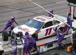  ??  ?? Denny Hamlin and his crew feel confident that the team can join an exclusive club of winners at Kentucky Speedway today in the Quaker State 400.