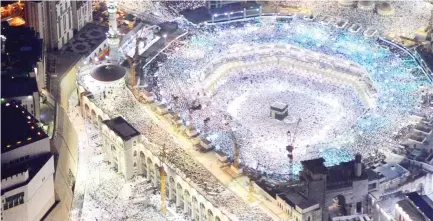  ??  ?? Millions of worshipper­s gathered to attend the final recitation of the Holy Qur’an on the last night of Ramadan at the Grand Mosque in Makkah and the Prophet’s Mosque in Madinah.