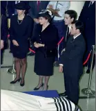  ?? PHOTOS: GETTY IMAGES ?? Mourning: Ghislaine (left) at her father’s funeral in Israel in 1991