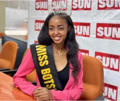  ?? ?? MISS BOTSWANA: Beauty Queen Anicia Gaothusi visited The Midweek Sun offices this week