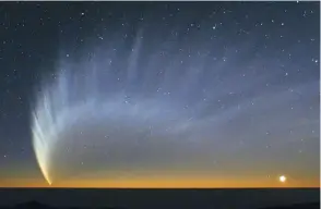  ??  ?? ▲ Seeding meteors: Comet McNaught’s dramatic 2007 dust tail, an example of the debris streams that produce meteor showers