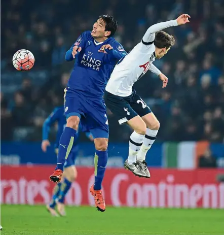  ?? — AFP ?? Up for it: Leicester’s Leonardo Ulloa (left) vying with Tottenham Hotspur’s Tom Carroll during the English FA Cup third round replay at the King Power Stadium on Jan 20.