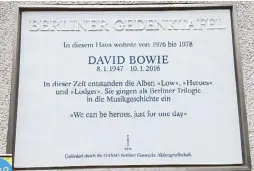  ??  ?? An o cial Berlin plaque marks the address where Bowie lived at No. 155 Hauptstras­se.