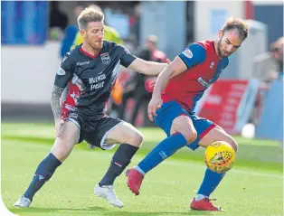  ??  ?? Ross County’s Michael Garden challenges ICT’s Sean Welsh