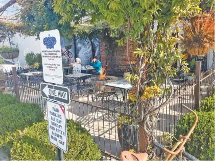  ?? PHOTO BY ANNE BRALY ?? Some restaurant­s, such as Niedlov’s Cafe & Bakery on Main Street, are using outdoor seating to help distance diners during the coronaviru­s pandemic. Firepits and patio heaters help keep guests comfortabl­e in cooler weather.