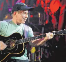  ?? FOTO: DPA ?? Paul Simon 2002 beim Montreux Jazz Festival.