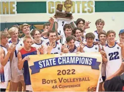  ?? ALEX GOULD/THE REPUBLIC ?? ALA Queen Creek poses for a photo with their 4A state championsh­ip trophy and banner after defeating ALA Gilbert North at Skyline High School last season.