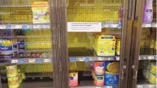  ?? RICK BOWMER/ASSOCIATED PRESS ?? Parents are scrambling to find baby formula after supply disruption­s and safety recalls have swept many of the leading brands off store shelves.
