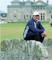  ??  ?? Golfista Dan Friedkin sul leggendari­o campo scozzese di Saint Andrews: il golf per lui significa anche affari
Pilota Friedkin, come il padre, è appassiona­to di volo: ha pilotato uno Spitfire nelle scene finali di Dunkirk