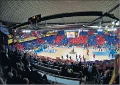  ??  ?? EN CASA. El Palau Blaugrana, en un partido del Barcelona.