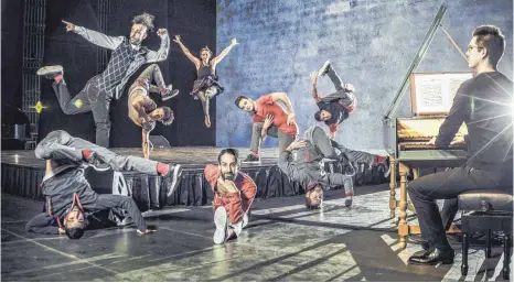  ?? FOTO: VERANSTALT­ER ?? Flying Steps zeigen am 8. Dezember die Verbindung zwischen Breakdance und Klassik.