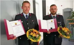  ?? FOTO: CLAUDIA KLINGER ?? Zur Sitzung des Stadtrates am 13. Mai ist Sebastian Schön (links) für weitere vier Jahre als Wehrführer der Freiwillig­en Feuerwehr Siebleben und Chris Marcel Zabel neu als sein Stellvertr­eter verpflicht­et worden. Beide sind nun Ehrenbeamt­e.