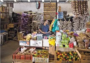  ?? ANIBAL ADRIAN GRECO FOR THE NEW YORK TIMES ?? Argentina’s curb on immigratio­n echoes what is happening in America. A Bolivian selling produce near Buenos Aires.