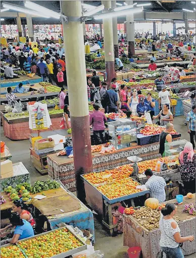  ?? Picture: BALJEET SINGH ?? Market vendors sell their produce at the Lautoka market. In 1992, market vendors and the town council reached a compromise after the then minister for urban developmen­t intervened in a stall fee dispute.