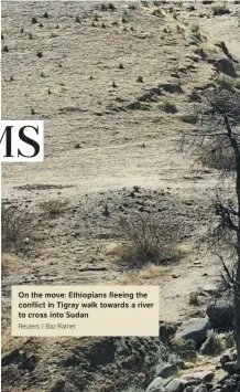  ?? Reuters / Baz Ratner ?? On the move: Ethiopians fleeing the conflict in Tigray walk towards a river to cross into Sudan