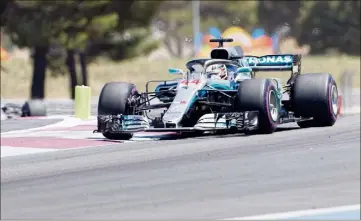  ??  ?? Le pilote Mercedes Lewis Hamilton se positionne déjà comme l’un des favoris pour la victoire finale.