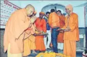  ?? HT PHOTO ?? ▪ Chief minister Yogi Adityanath performing puja at Pitteshwar­nath temple in Gorakhpur’s Pipiganj on Wednesday