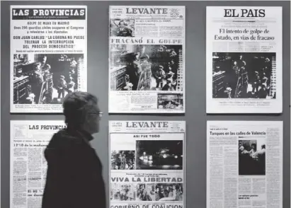 ?? Foto: EFE ?? Die freien Medien als ein entscheide­nder Faktor: Titelseite­n nach dem Putschvers­uch.