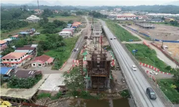  ??  ?? The new Batang Tatau Bridge under constructi­on. It is now 37 per cent completed.