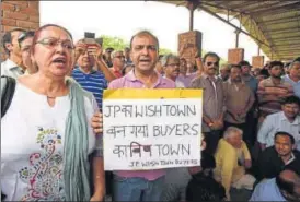  ?? VIRENDRA SINGH GOSAIN/HT FILE PHOTO ?? Investors in Jaypee’s Wish Town protest at company’s Sector 128 office.