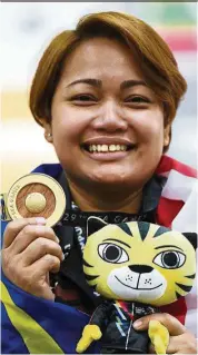  ?? — Bernama ?? Shalin is all smiles after securing gold in a slim victory over Indonesia’s Tannya Roumimper during the recent SEA Games.