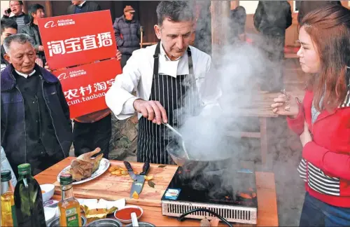  ?? XINHUA ?? An Italian chef demonstrat­es cooking using locally sourced ingredient­s, during a live stream of the Rural Taobao program in Youxi, Fujian province.