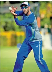  ??  ?? Glenn Maxwell trains ahead of Australia ‘A’ tour of South Africa, despite his team’s threat to boycott the trip because of a bitter pay dispute. — AFP