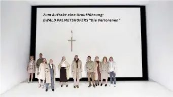  ??  ?? Zum Auftakt eine Uraufführu­ng:
EWALD PALMETSHOF­ERS "Die Verlorenen"