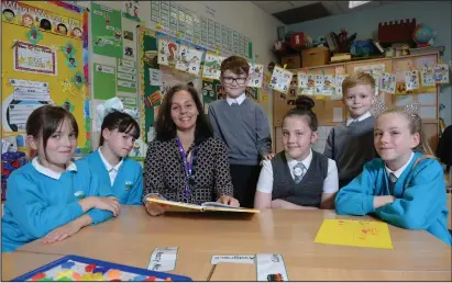  ??  ?? Head teacher Vanessa Thomson with pupils Diana Lizer, Nicole Kane, Chris White, Lucy Shaw, Owen White and Ellie McGhee