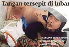  ??  ?? ANGGOTA bomba berjaya menarik tangan murid yang tersekat.