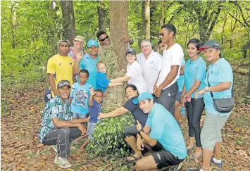  ?? Photo: Ministry of Industry, Trade and Tourism ?? Outrigger Fiji Beach Resort general manager Peter Hopgood (fifth from right), with other tourism stakeholde­rs, officials, family and friends at the Sand Dunes National Park on November 3, 2017.