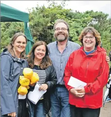  ?? 01_B30fun03 ?? Volunteers Linda Tudhope, Katie Litton and Ian Cook present duck race winner Patty Primrose with her prize.