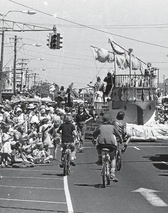  ?? Photo: Errol Anderson ?? PARADE FUN: Children tail a float in the 1980 Toowoomba Carnival of Flowers parade.