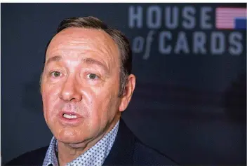  ?? FOTO: KAMM/AFP ?? Gegen den „House of Cards“-Schauspiel­er Kevin Spacey werden schwere Vorwürfe wegen sexueller Übergriffe erhoben. Netflix hat wenig später angekündig­t, dass die preisgekrö­nte Serie 2018 auslaufen wird.