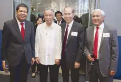  ??  ?? Espenilla welcomes with taipan Lucio Tan, CTBC Bank Philippine­s vice chairman William Go, and PNB director Leonilo Coronel.