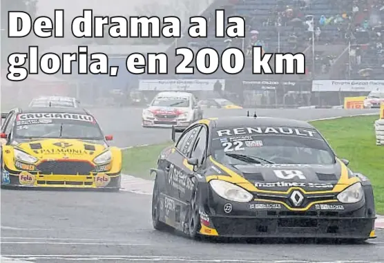  ?? (TÉLAM) ?? Los 200 kilómetros son suyos. Bajo la lluvia porteña, el Renault de Spataro y Ledesma se encamina directo al triunfo en el Gálvez.