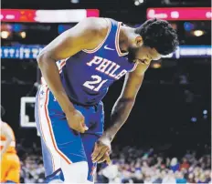  ?? Ap / matt slocum ?? Joel Embiid, de los Sixers, se dislocó un dedo de la mano izquierda el pasado lunes ante Oklahoma City.