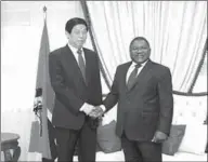  ??  ?? Li Zhanshu (L), chairman of the Standing Committee of the National People’s Congress, meets with Mozambican President Filipe Nyusi in Maputo, Mozambique, May 14, 2018. Li paid an official friendly visit to Mozambique from Saturday to Tuesday. (Photo:...