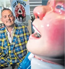  ?? Picture: Mhairi Edwards ?? Former Scotland rugby star Doddie Weir was in Dundee to meet and sign the Oor Doddie statue at the Olympia swimming pool.