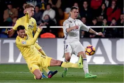  ?? — AP ?? Real Madrid’s Cristiano Ronaldo (right) viess for the ball with Villarreal’s Mateo Musacchio at the El Madrigal Stadium on Sunday.